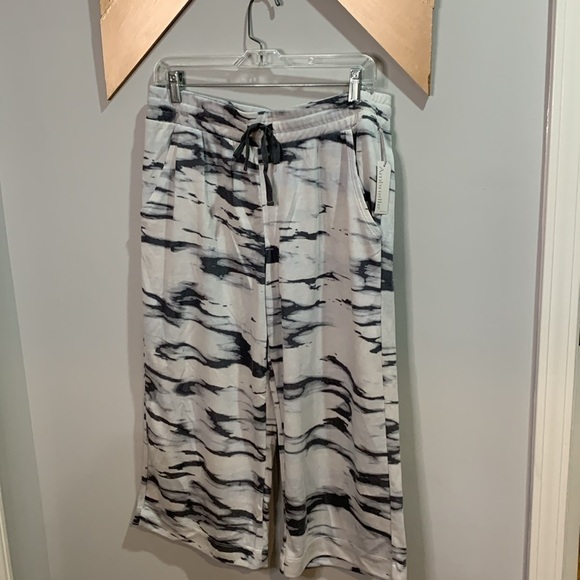 Ambrielle Womens Pajama Capris in loft gray cloud, size large - Picture 3 of 6